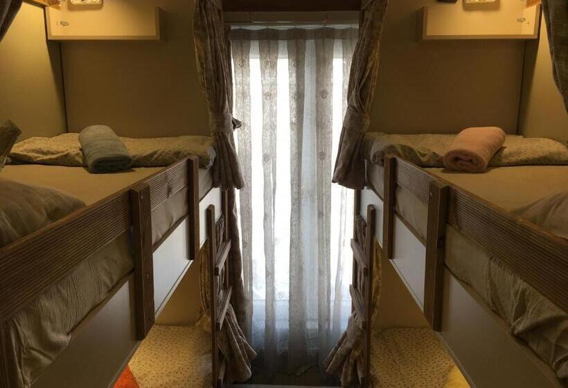 Hotel Second Home Hostel