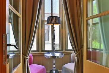 تختخواب و صبحانه 1850 Hotel Kemalpasa