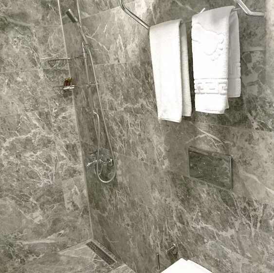 تختخواب و صبحانه Nur