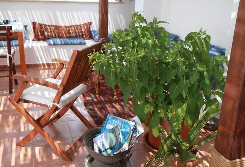 هتل Kalkan Turk Evi