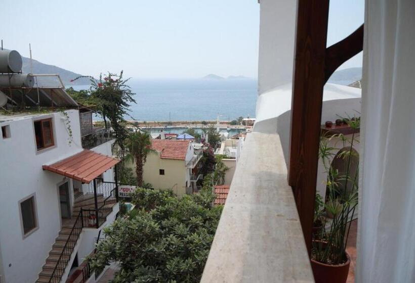 هتل Kalkan Turk Evi