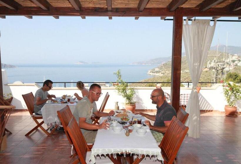 هتل Kalkan Turk Evi