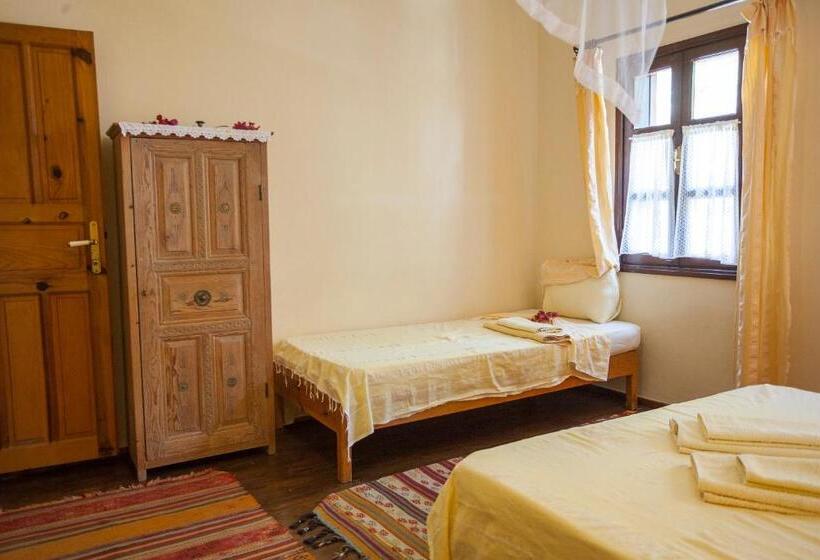 هتل Kalkan Turk Evi