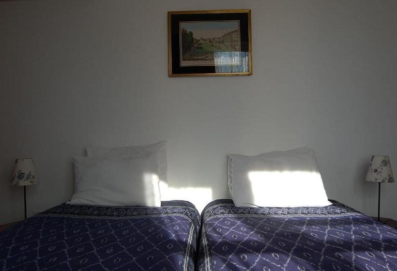 هتل Villa Tulipan