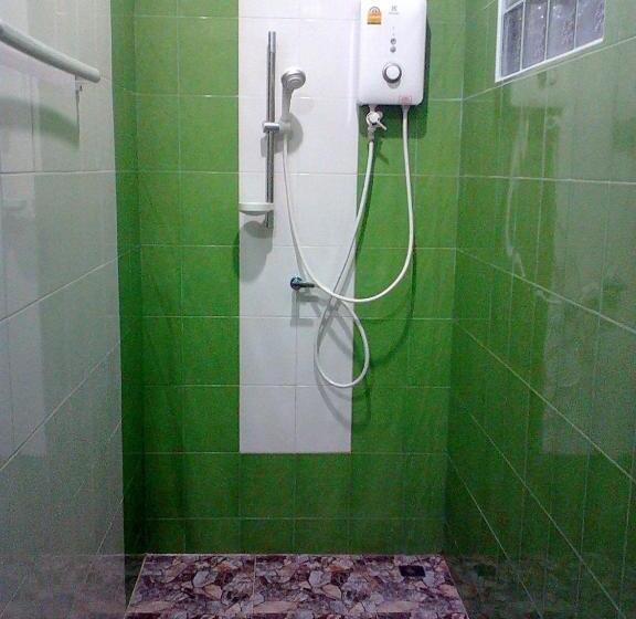 هاستل Baan Benjathip