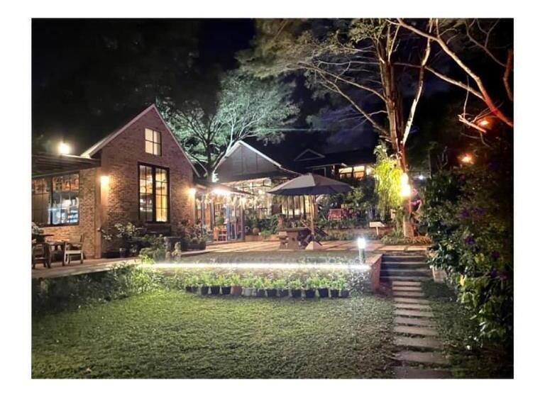 تختخواب و صبحانه Gumbie House