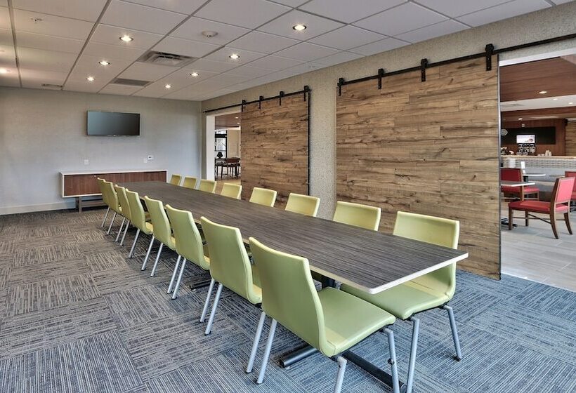 هتل Holiday Inn Express & Suites Broomfield, An Ihg