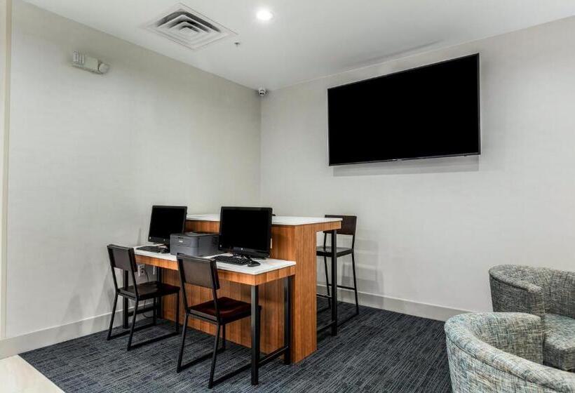 هتل Holiday Inn Express & Suites Jersey City North   Hoboken, An Ihg
