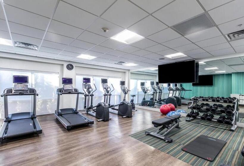 هتل Holiday Inn Express & Suites Jersey City North   Hoboken, An Ihg