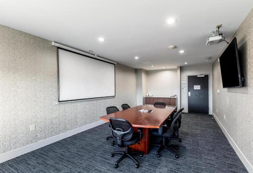 هتل Holiday Inn Express & Suites Jersey City North   Hoboken, An Ihg