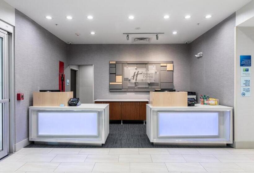 هتل Holiday Inn Express & Suites Jersey City North   Hoboken, An Ihg