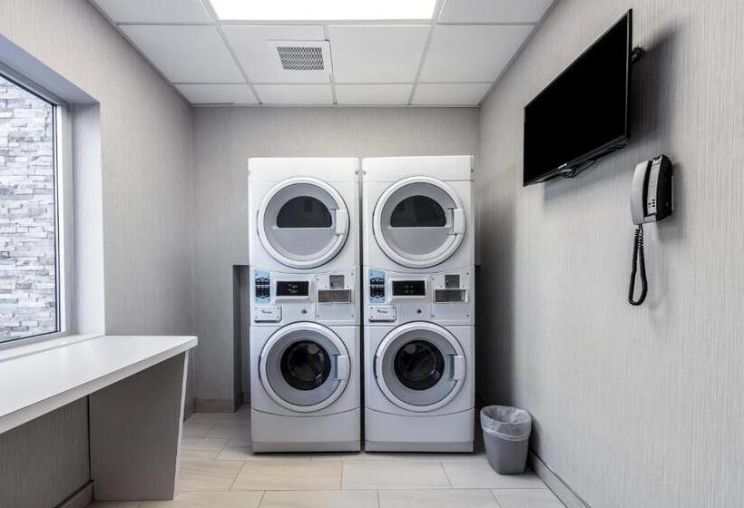 هتل Holiday Inn Express & Suites Jersey City North   Hoboken, An Ihg