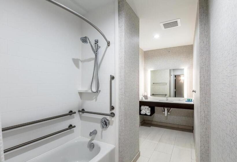 هتل Holiday Inn Express & Suites Jersey City North   Hoboken, An Ihg