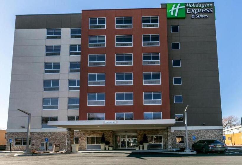 هتل Holiday Inn Express & Suites Jersey City North   Hoboken, An Ihg