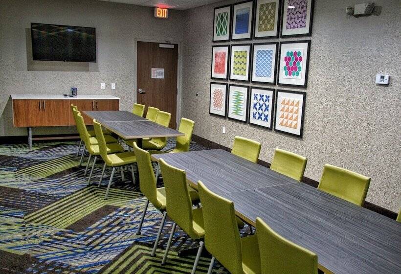 فندق Holiday Inn Express & Suites Moore, An Ihg