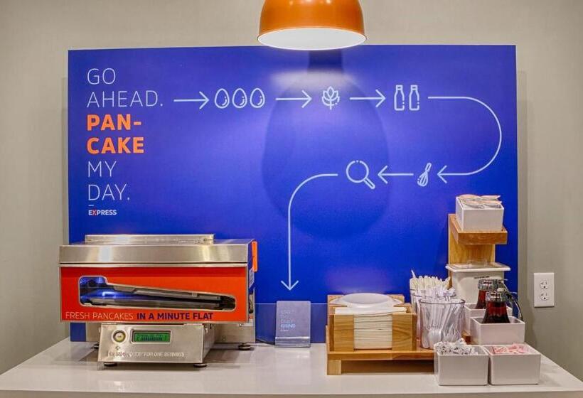 Отель Holiday Inn Express & Suites Perryton By Ihg