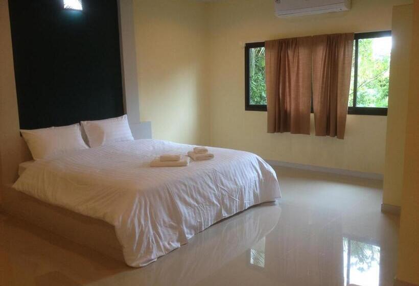 هتل Juntima Place At Amphawa
