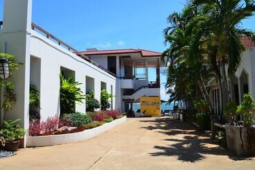 هتل Maldives Beach Resort