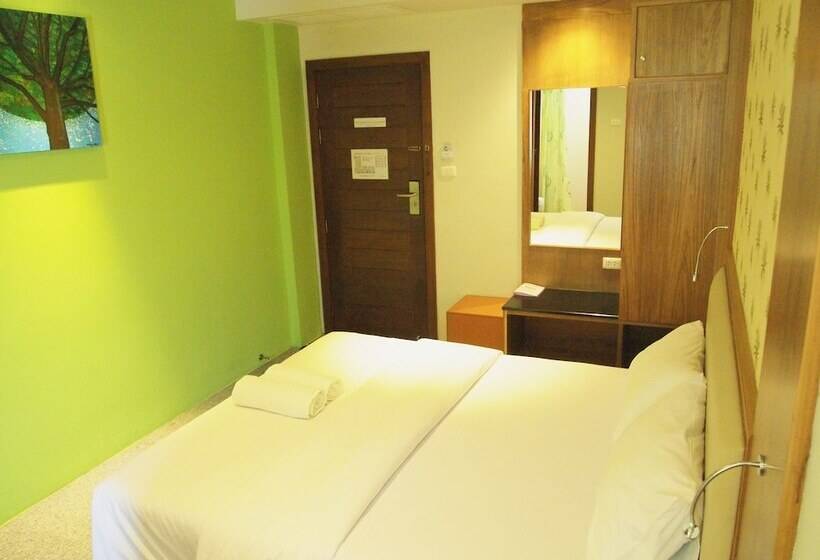 هتل Phuket Ecozy