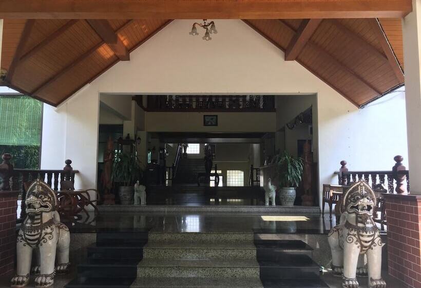 هتل Tak Andaman Resort &
