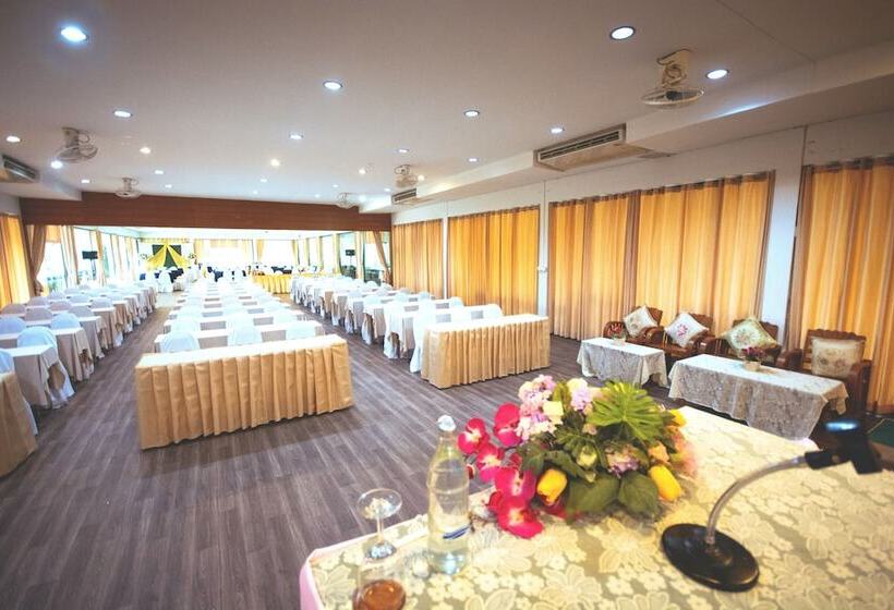 هتل Tak Andaman Resort &