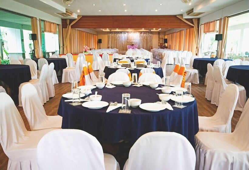 هتل Tak Andaman Resort &