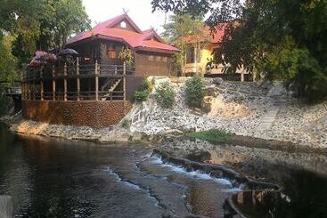Pruksa Valley Resort   Hostel