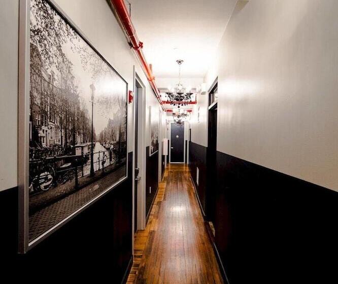 Q4 Hotel & Hostel