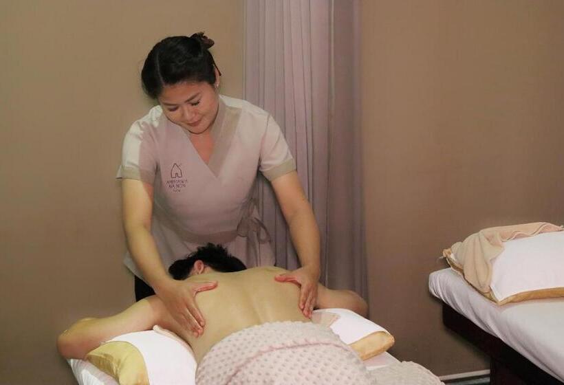 استراحتگاه Amphawa Nanon Hotel & Spa