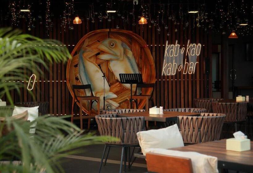 استراحتگاه Amphawa Nanon Hotel & Spa