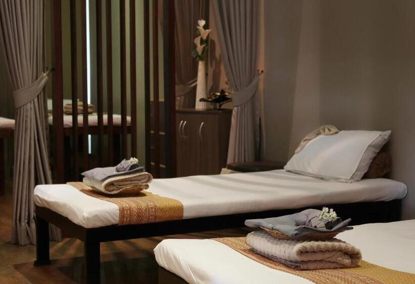 استراحتگاه Amphawa Nanon Hotel & Spa