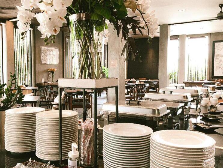 استراحتگاه Amphawa Nanon Hotel & Spa