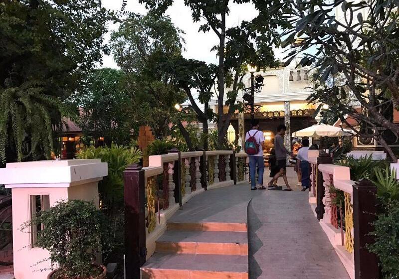 استراحتگاه Chuchaiburi Sri Amphawa