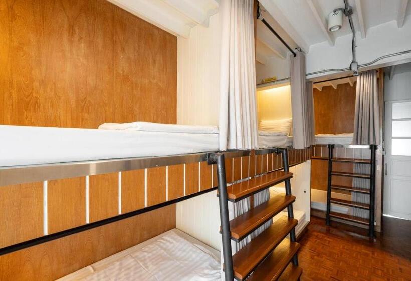 Bed Addict Hostel
