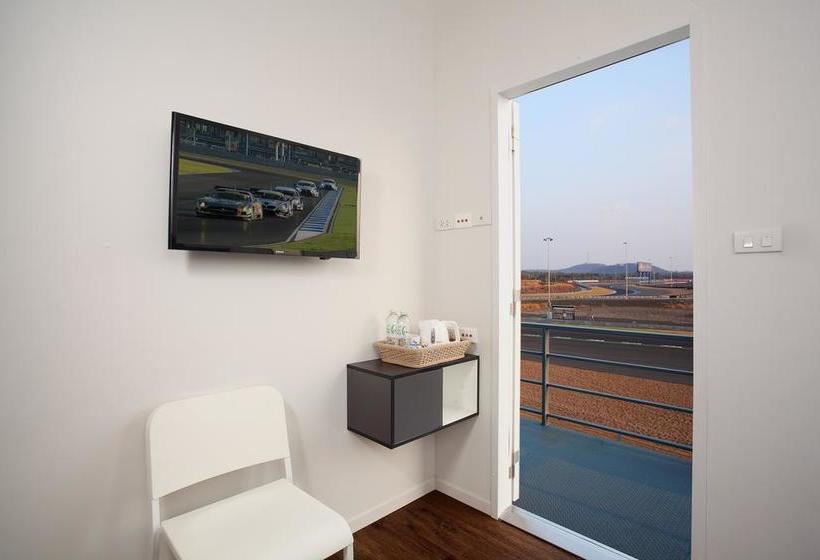 בית מלון כפרי Bric Box  Buriram