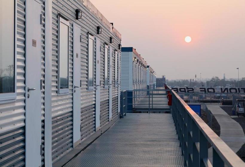 בית מלון כפרי Bric Box  Buriram