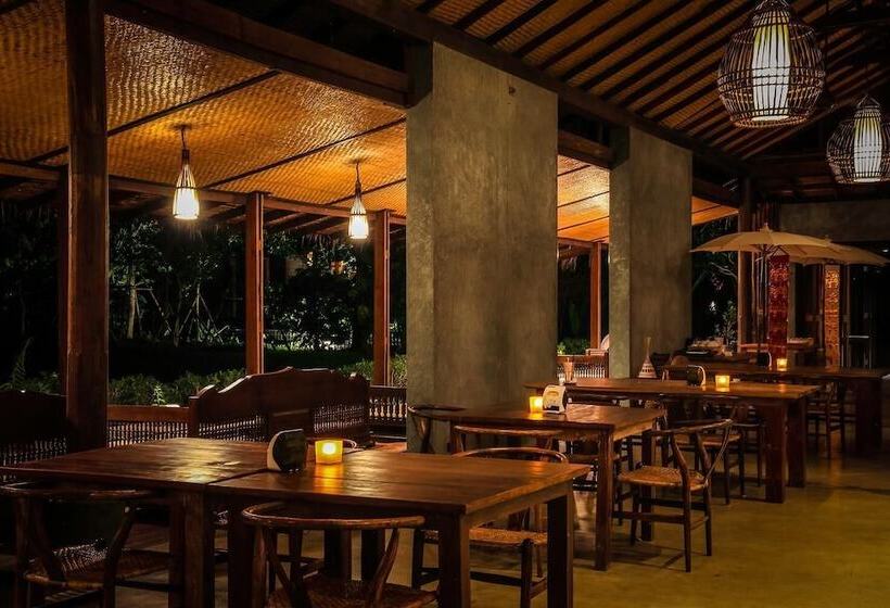 هتل Azalea Village Wellness Resort