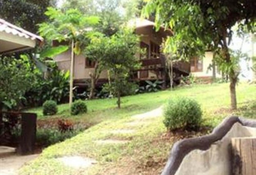 هتل Baan Phuthadol
