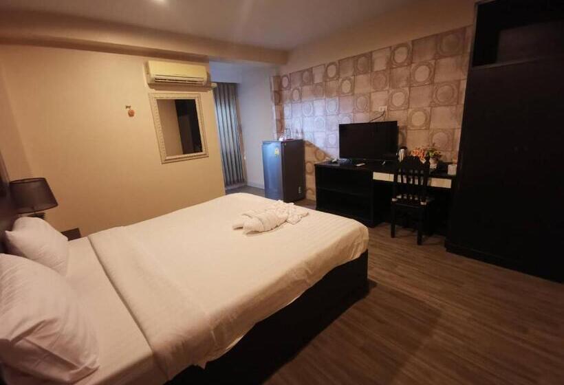 هتل Metro Residence
