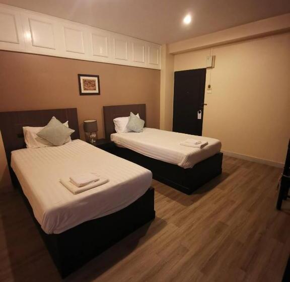 هتل Metro Residence
