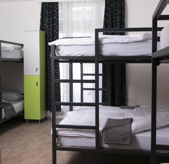 هاستل Varad Inn