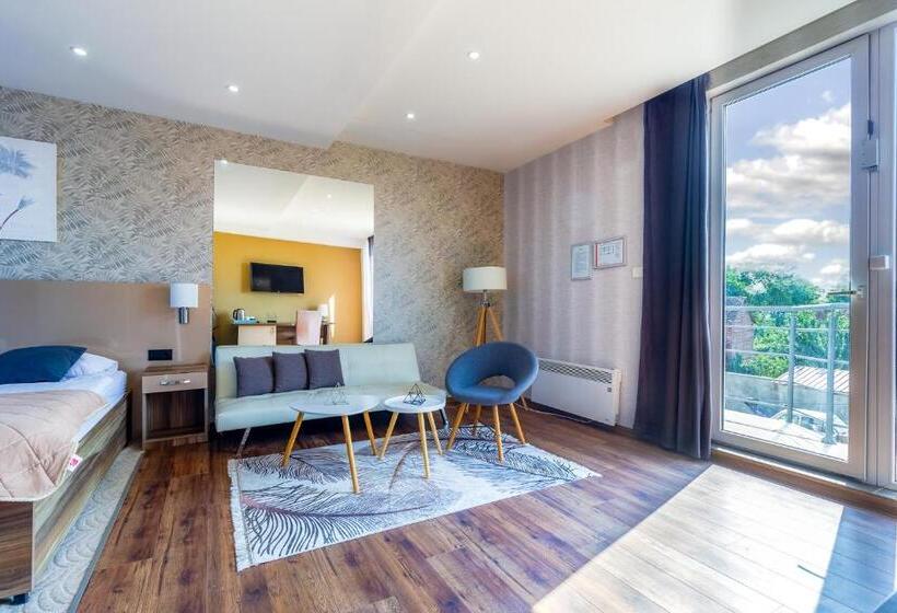 تختخواب و صبحانه Plaza La   Night And Spa