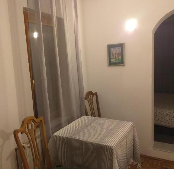 تختخواب و صبحانه Sobe Zeravica Sremski Karlovci