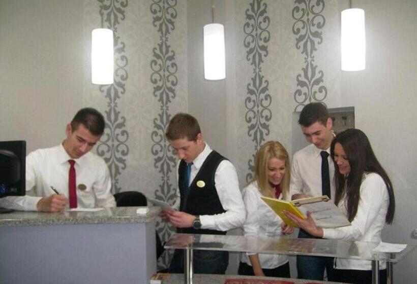 Garni Hotel Tri O