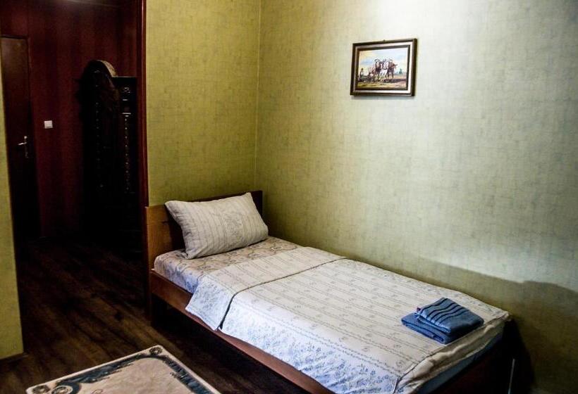 Hostel Otard