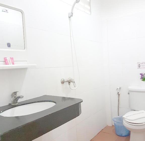 هتل Deng S Kamala Beach Guesthouse