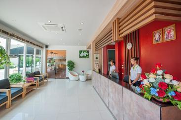 هتل The Jasmine Nai Harn Beach Resort And Spa