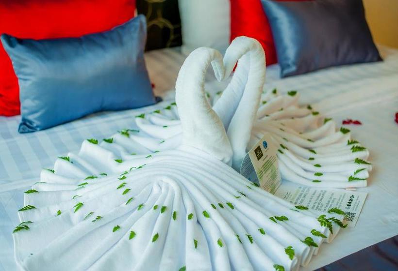 هتل The Jasmine Nai Harn Beach Resort And Spa
