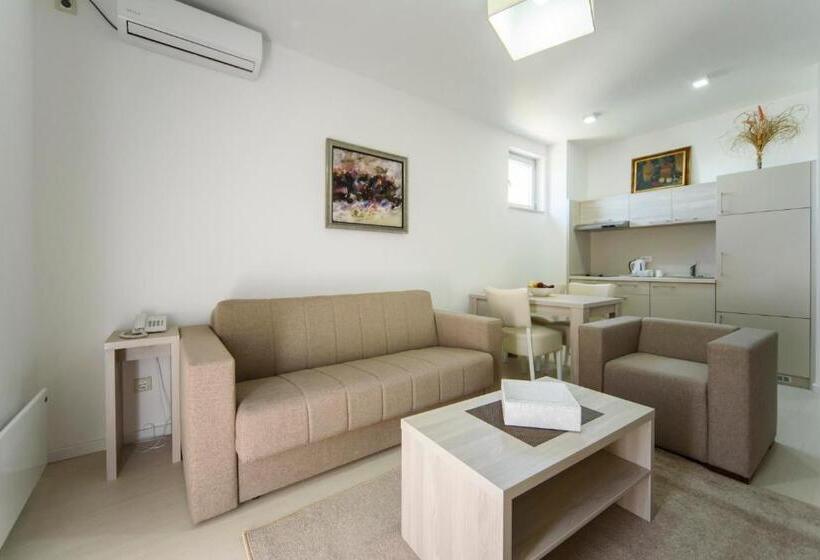 هتل Villa Otava Lux Spa