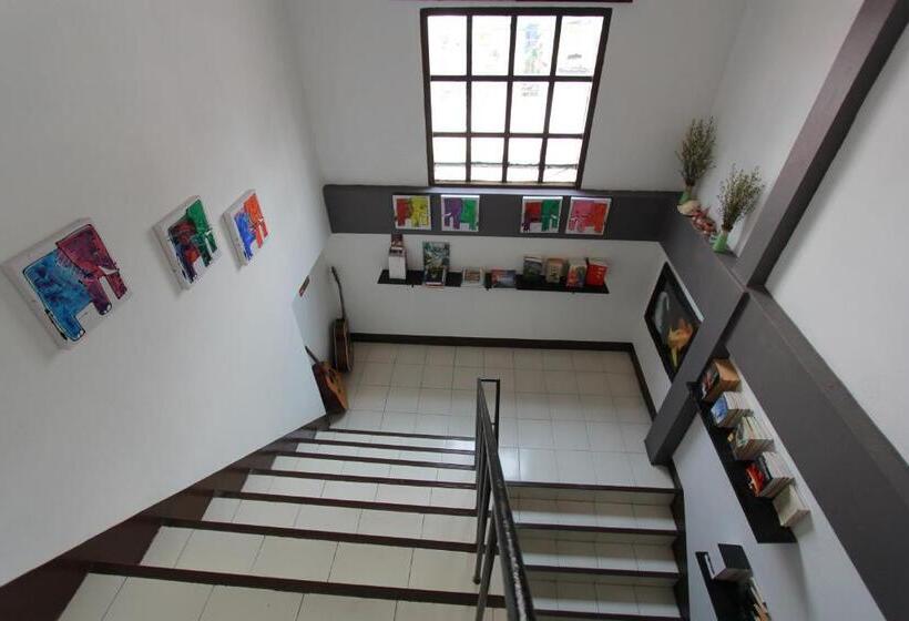 هتل Zzhouse